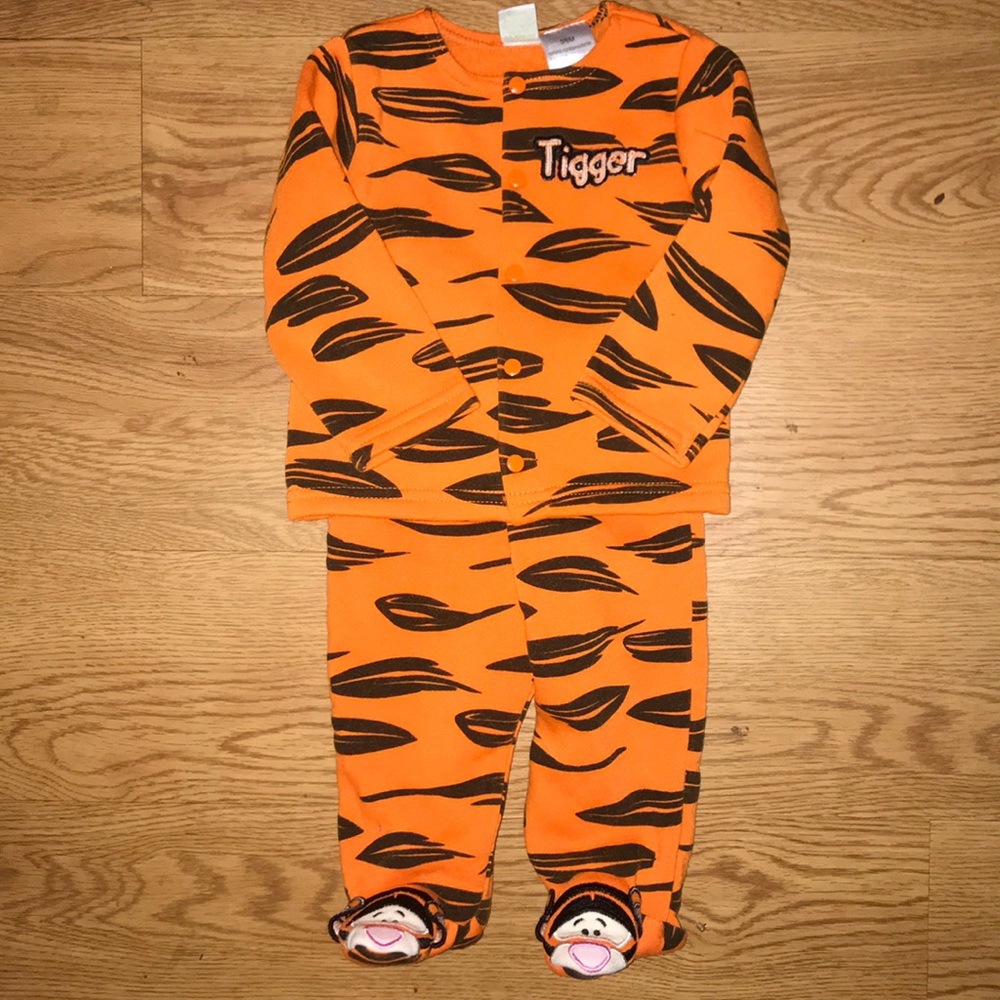 Disney baby tigger outfit
